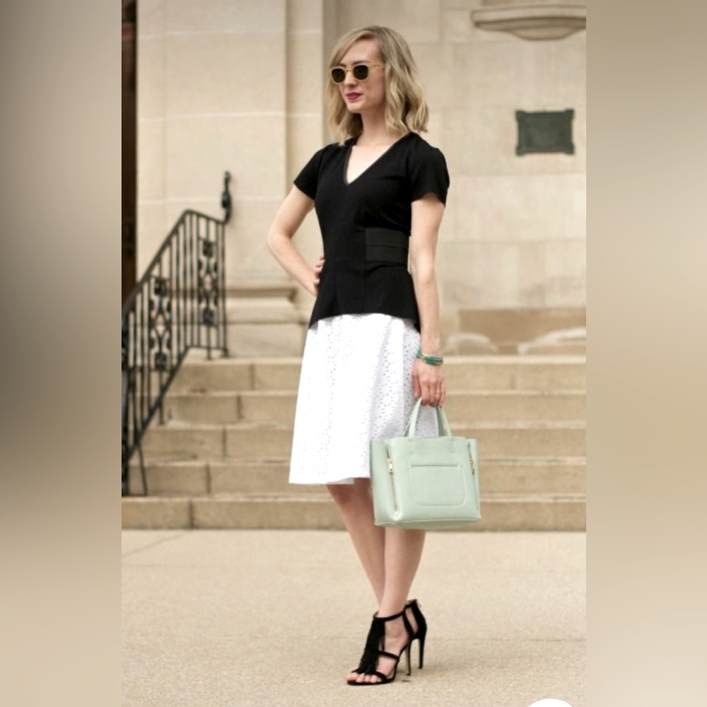Ann Taylor- White eyelet skirt A-line, size 6P